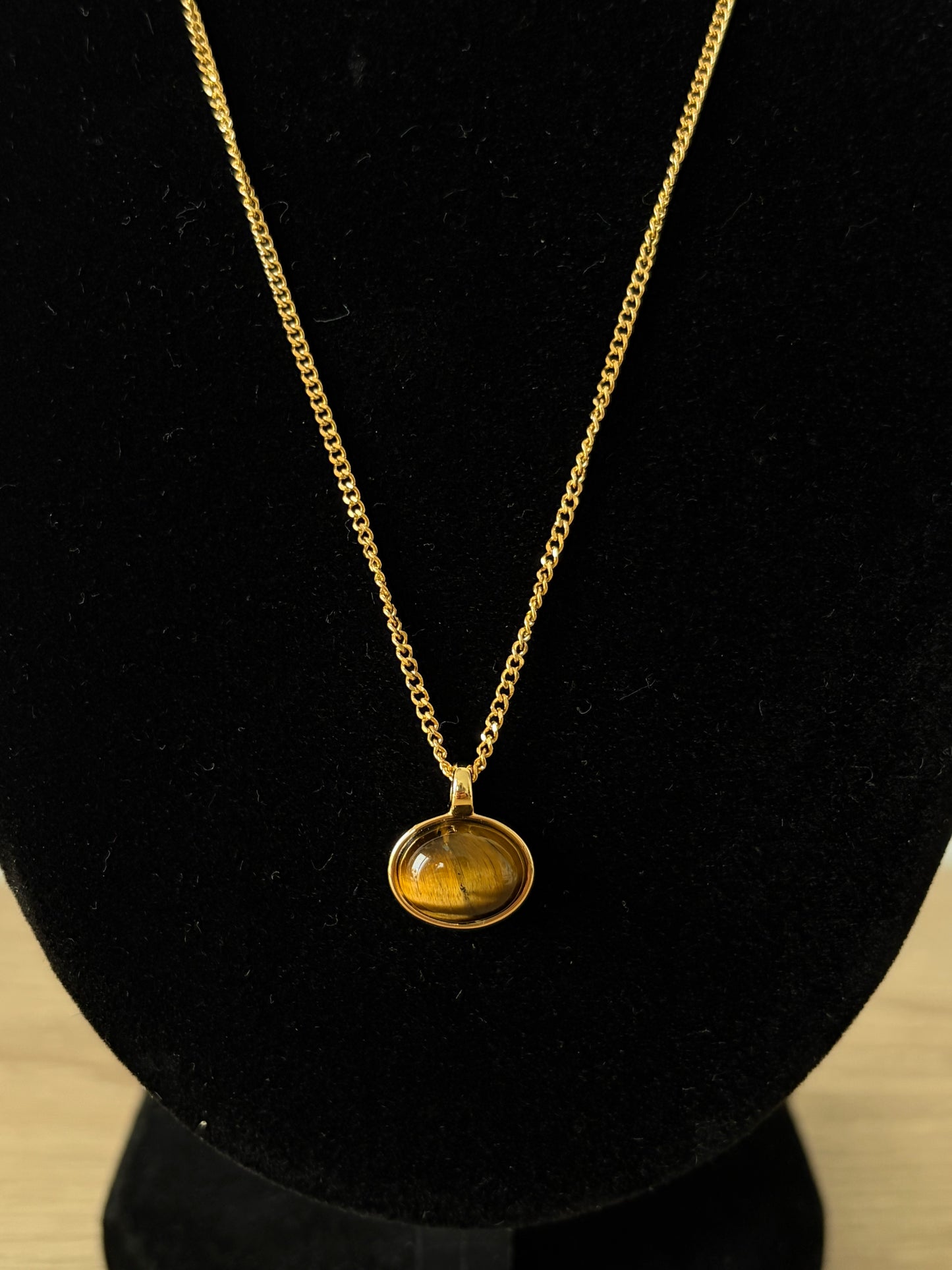 Collier pierre oeil de chat Ovalia