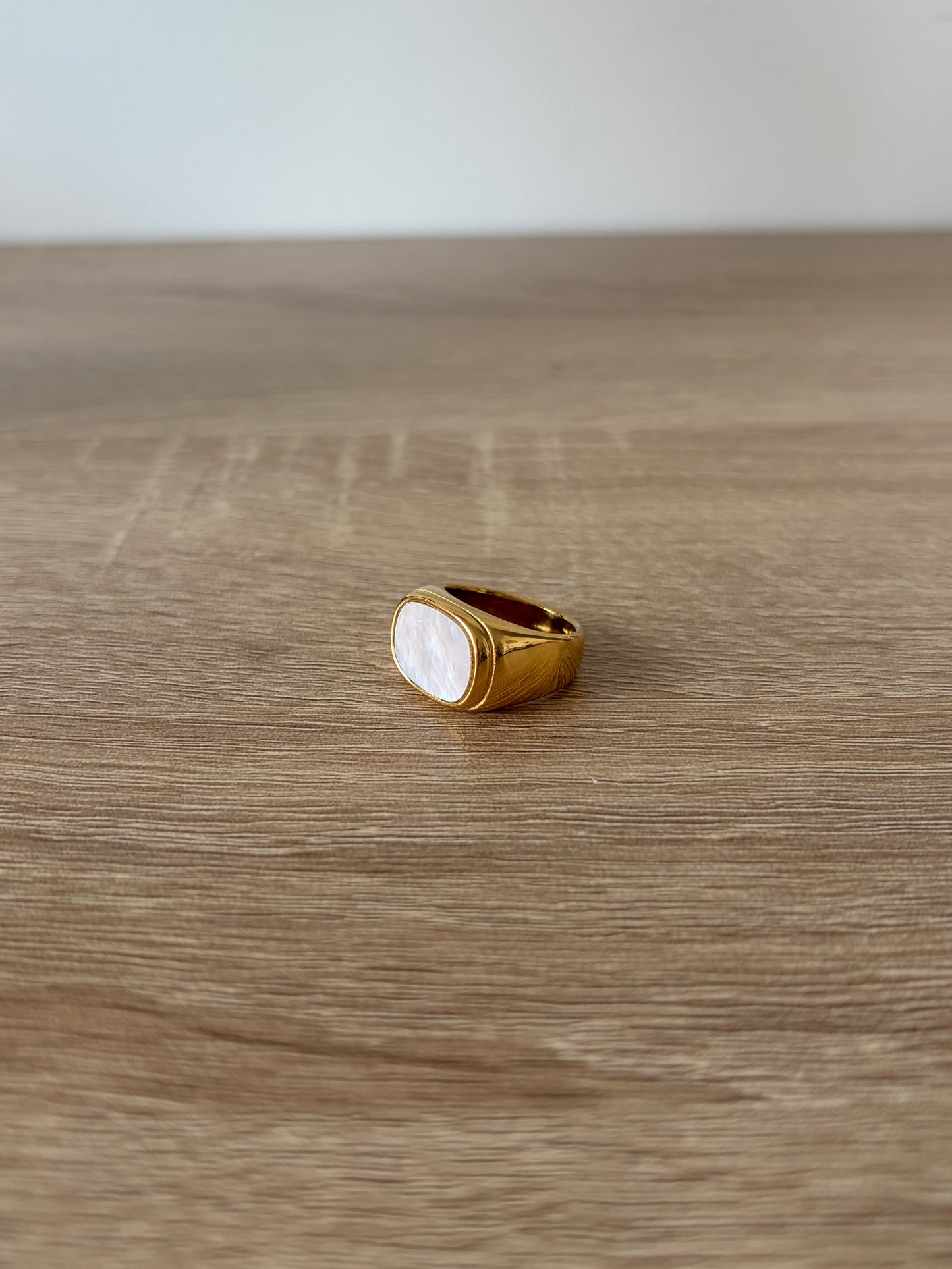 Bague dorée Regalia