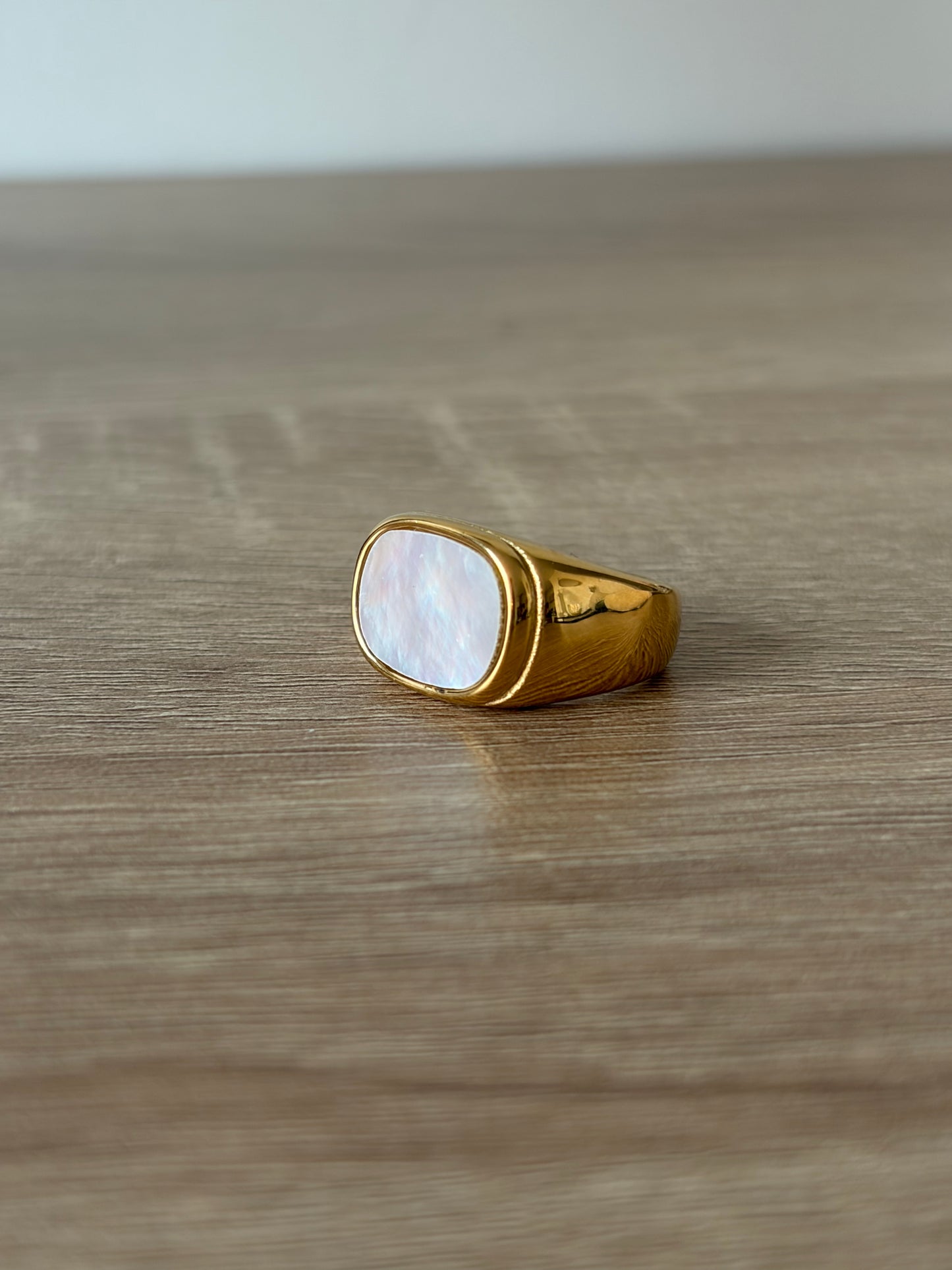 Bague dorée Regalia